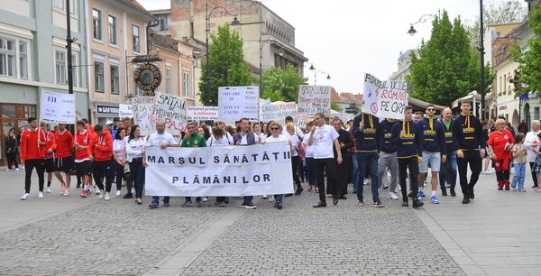 Sute de persoane la Marșul Sănătății Plămânilor, organizat în centrul Sibiului